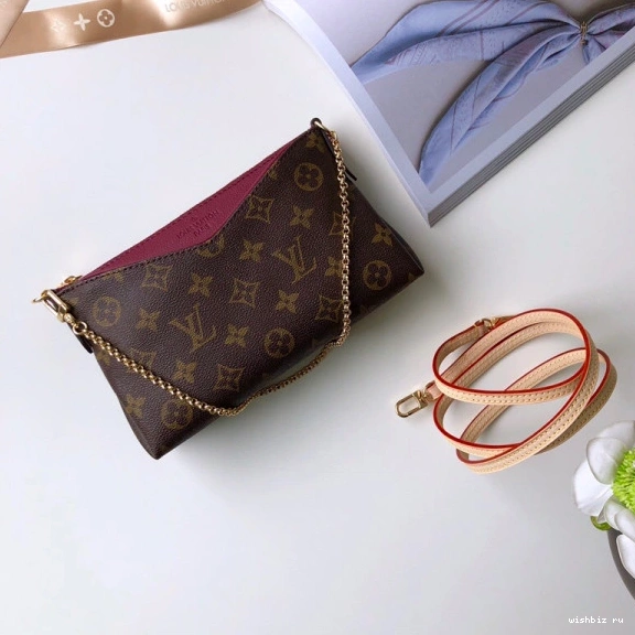 WIS Louis PALLAS Vuitton CHANELUTCH 0110